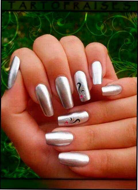 uñas metálicas degradadas