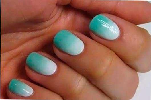 Uñas mentoladas degradadas