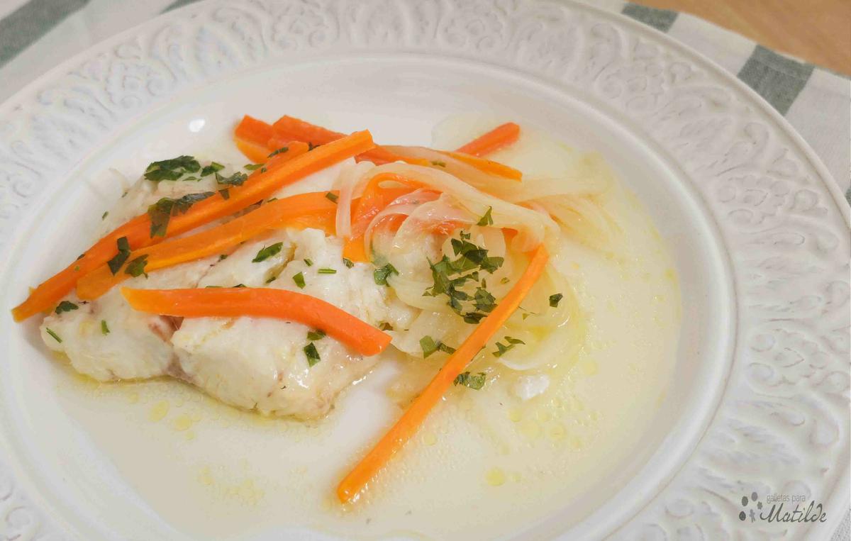 Merluza en papillote con verduras