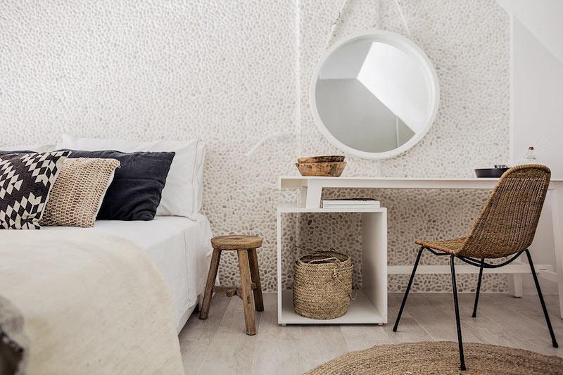 Casa-Cook-Rhodes-un-hotel-de-estilo-bohemio-detalle-cabezal-de-piedra