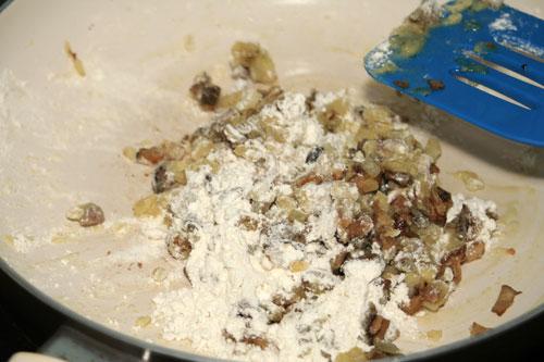 incorporar-la-harina-alas-Croquetas-de-Setas