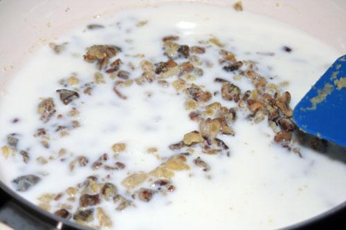 agregar-la-leche-para-la-masa-de-las-Croquetas-de-Setas