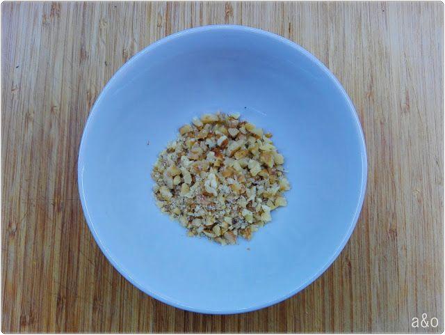 Trituramos las nueces para el Solomillo Wellington.