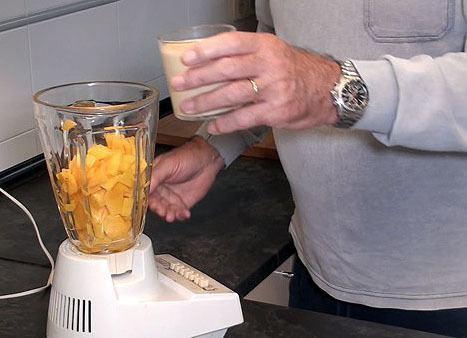 Añadimos el yogurt y la leche