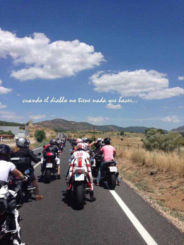 Moteros durante la ruta