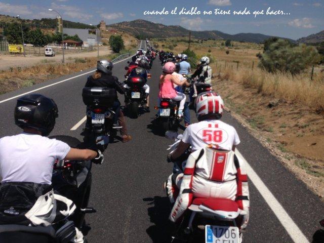 Moteros durante la ruta