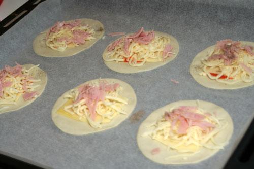 rellenar-las-empanadillas-de-jamon-y-queso