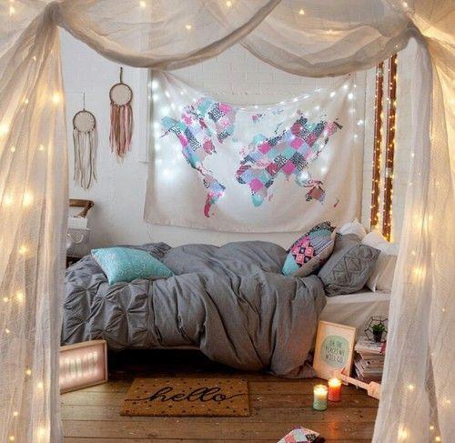 decoralinks.com-teen-bedroom-with-garland