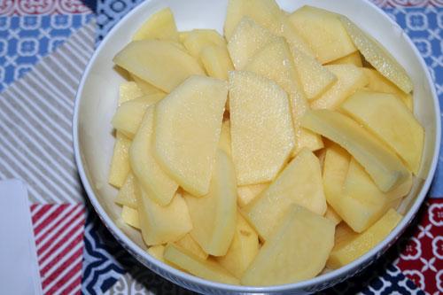 cortar-las-patatas-para-hacerlas-a-lo-pobre