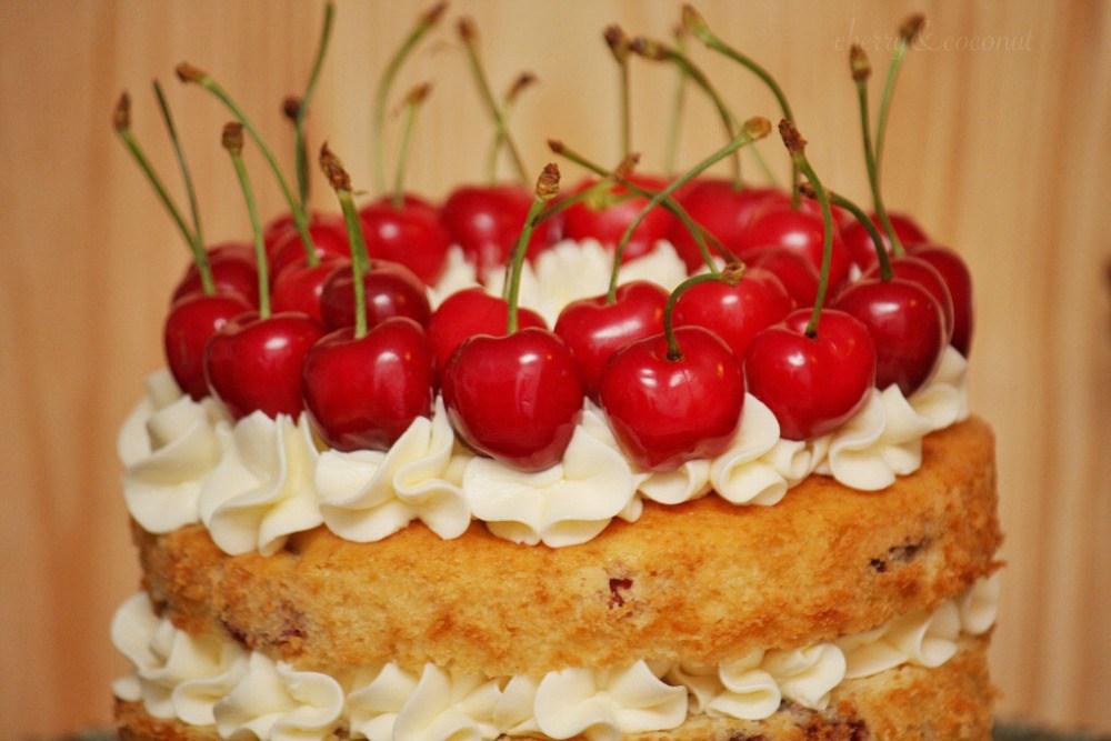 Naked cake de cerezas y coco