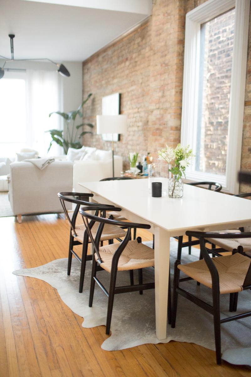 decorar-tu-primera-casa-comedor-combinación-blanco-y-negro