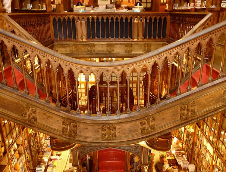 escaleras-libreria-lello-homelifestyle-magazine