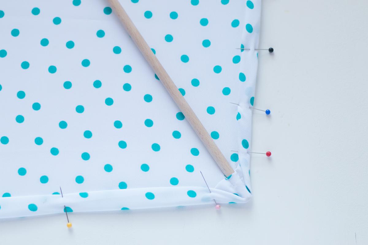 DIY cómo hacer una cometa de atrezzo. Visto en "I am a Mess Blog"