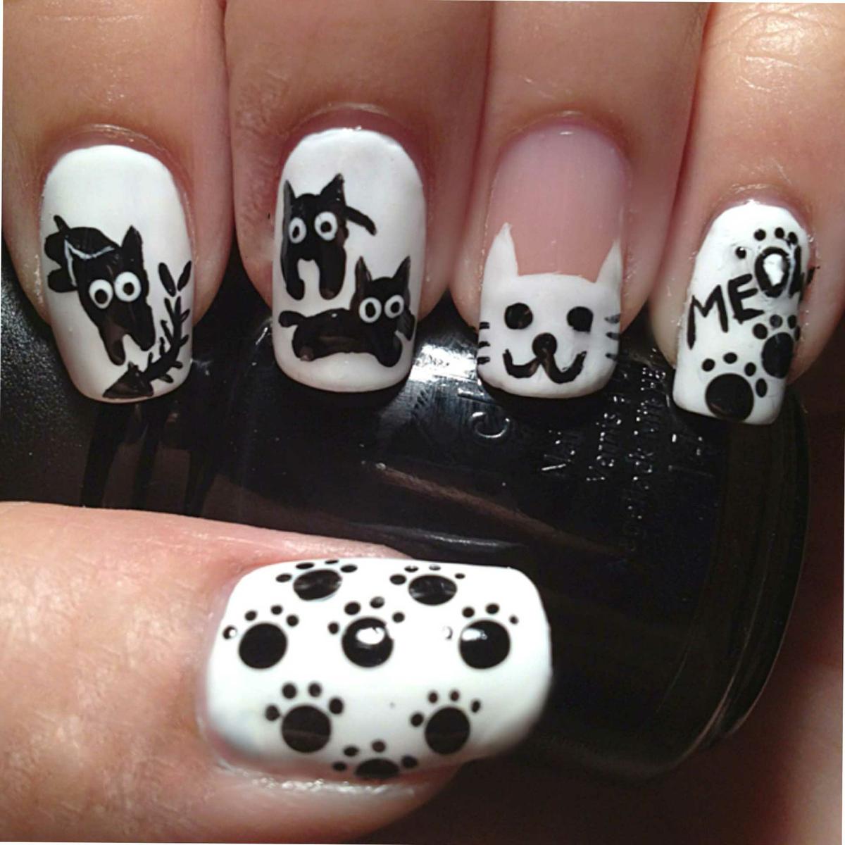 Uñas pintadas con gatitos