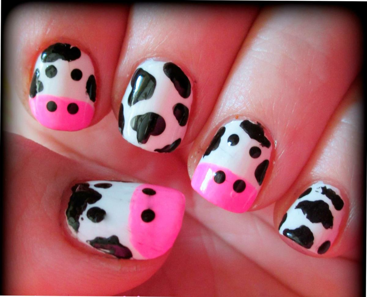 Uñas pintadas con vaquitas
