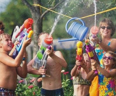 pistolas acuaticas para jugar y combatir el calor