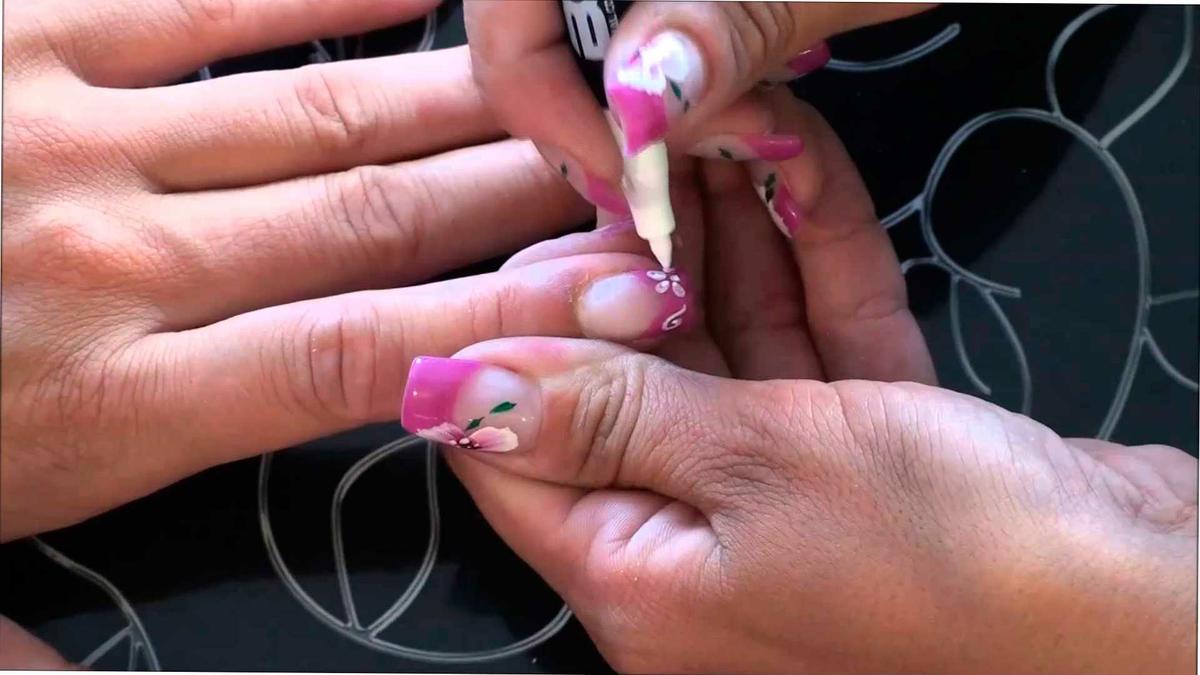 decorar uñas esculpidas