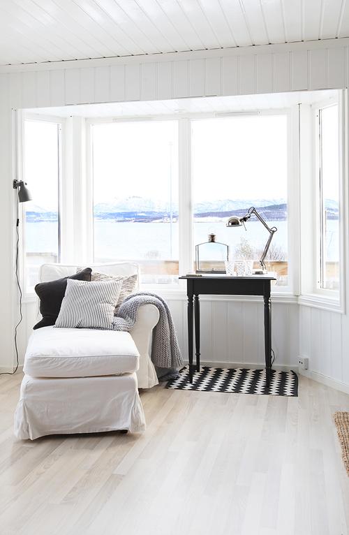 ventana con vistas al lago