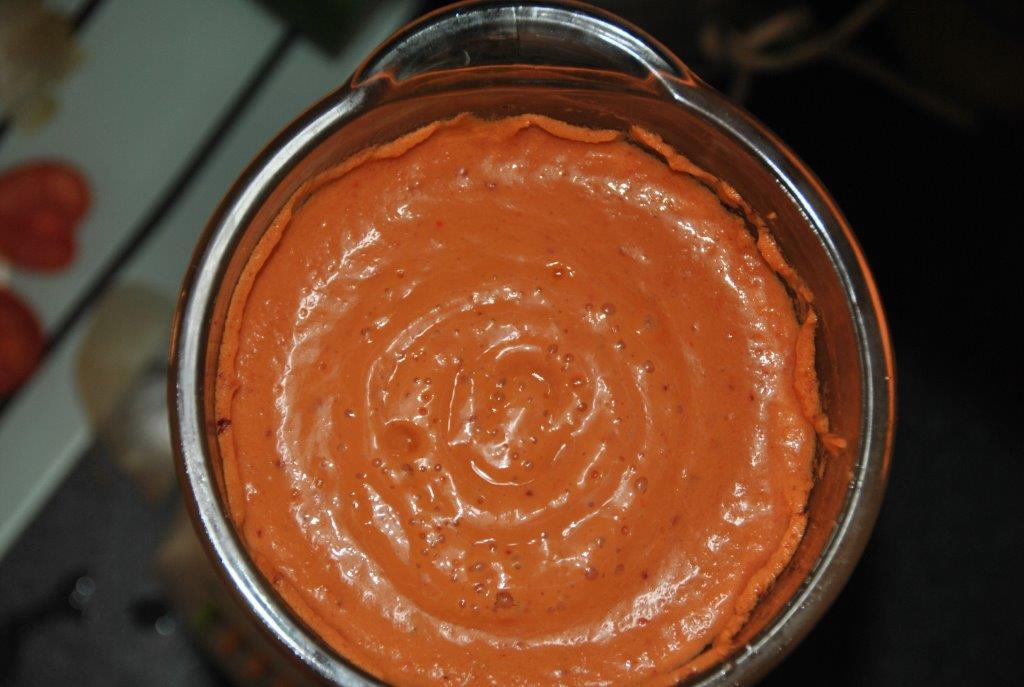 gazpacho de picotas con toque de albahaca