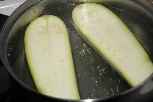 Hervir-los-calabacine-sunos-minuitos-para-ablandar-la-piel