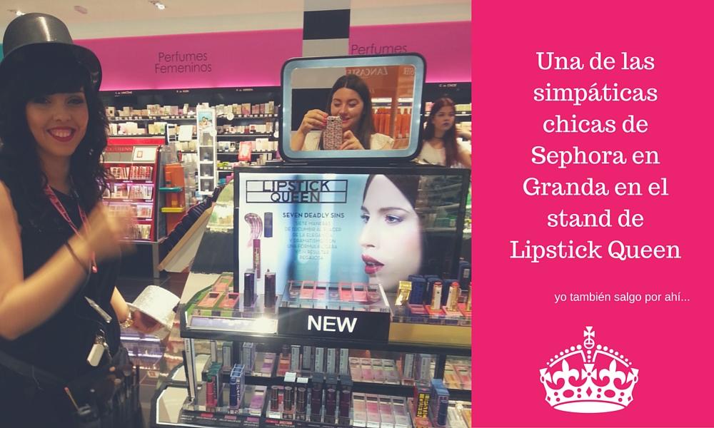 Una de las chicas de Sephora en el stand de Lipstick Queen