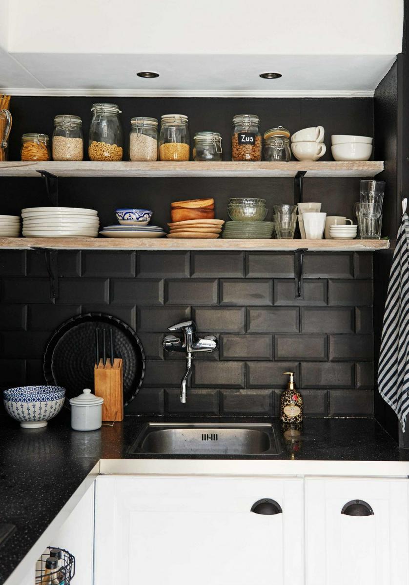 Paredes negras en la cocina
