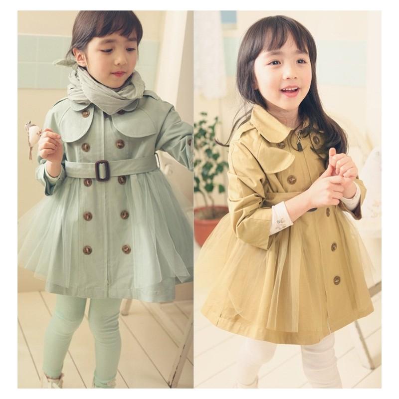 abrigo-para-ninas-con-doble-botonadura-y-elementos-decorativos-