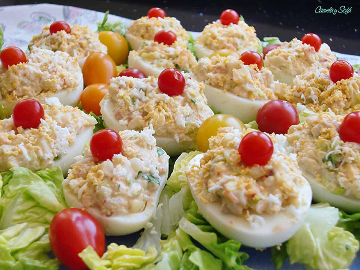 Huevos-rellenos-con-manzana-y-langostinos