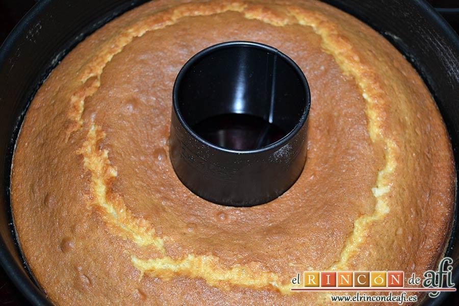 Bizcocho sin aceite ni mantequilla, hornear hasta que esté hecho