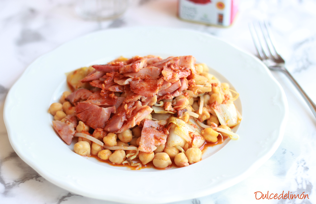 Garbanzos Salteados con Endivias, Soja y Lacón