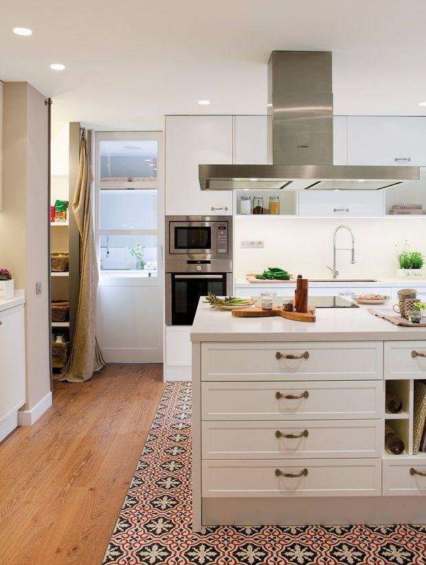 suelo hidarulico y madera cocina