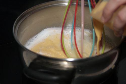 preparar-el-flan-para-la-Tarat-de-Galletas-Tradicional