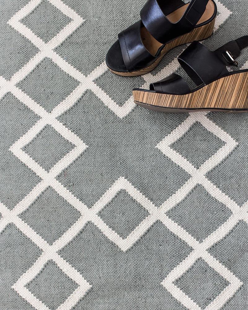 alfombra_geometrica_gris_800x1200