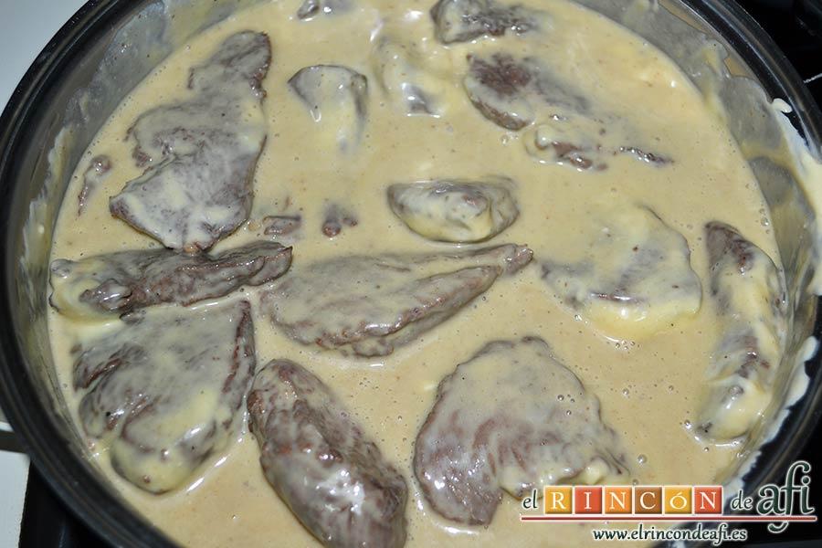 Solomillo de ternera con salsa de mostaza y miel, una vez hecho incorporar la salsa y cocer a fuego moderado 5-8 minutos