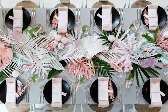 Tendencia Tropical en la mesa en tonos pastel