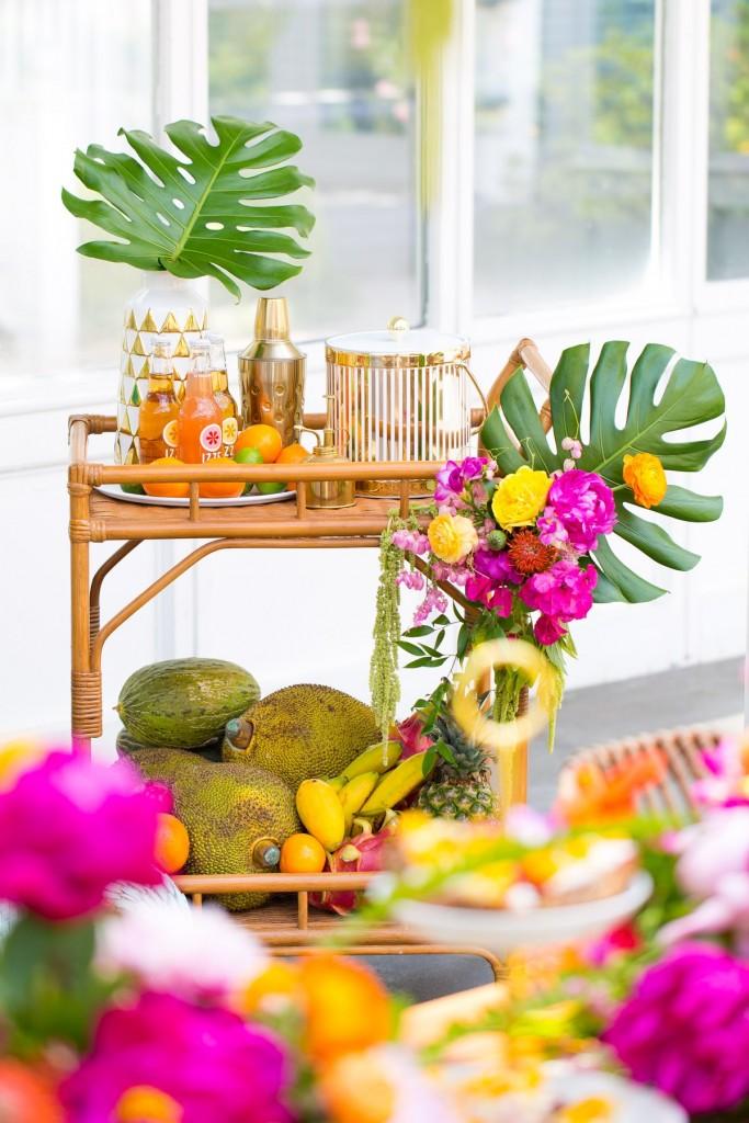 Tendencia tropical en la mesa carrito de bebidas