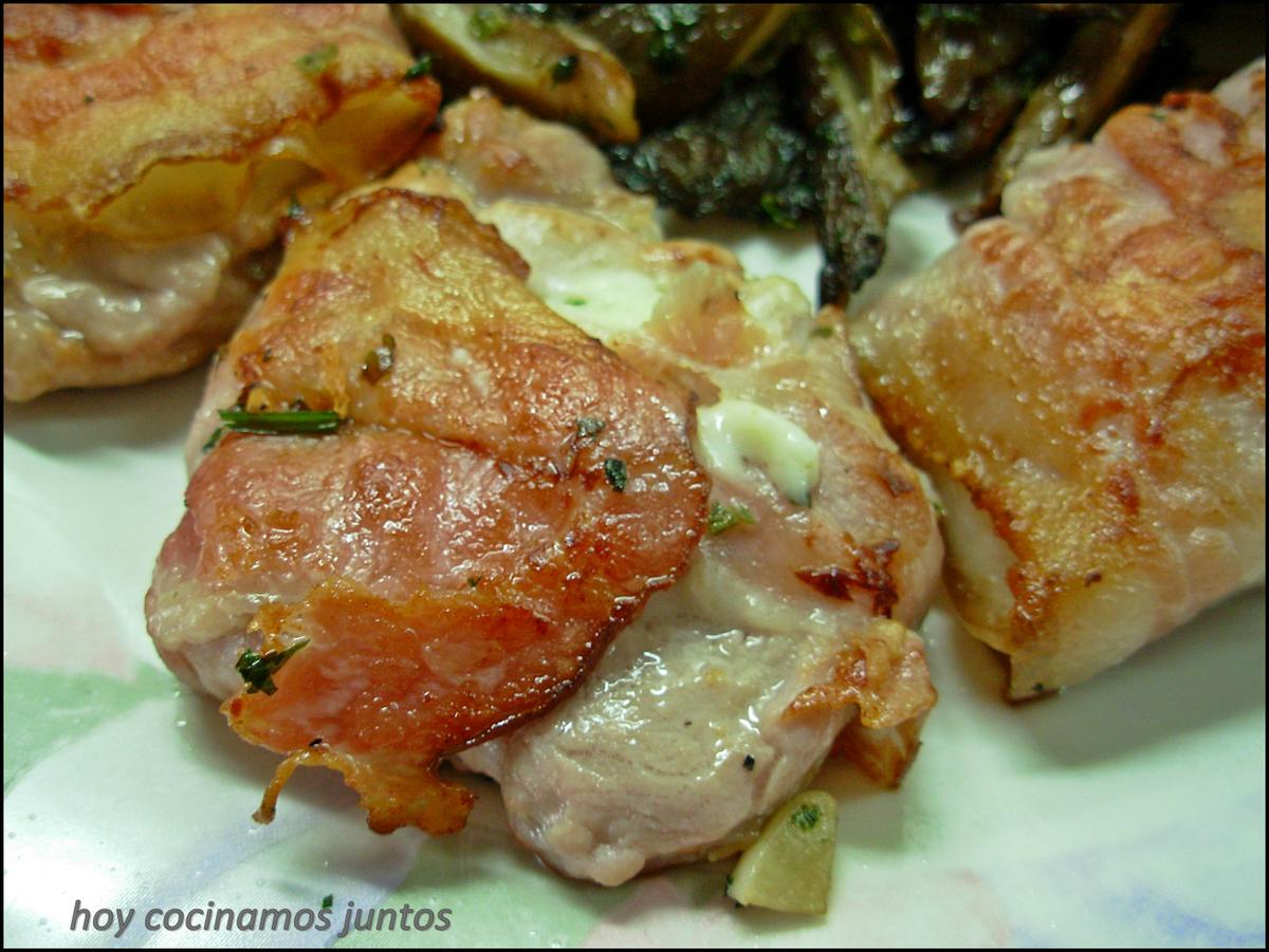 Medallones de solomillo de cerdo con queso feta y bacon