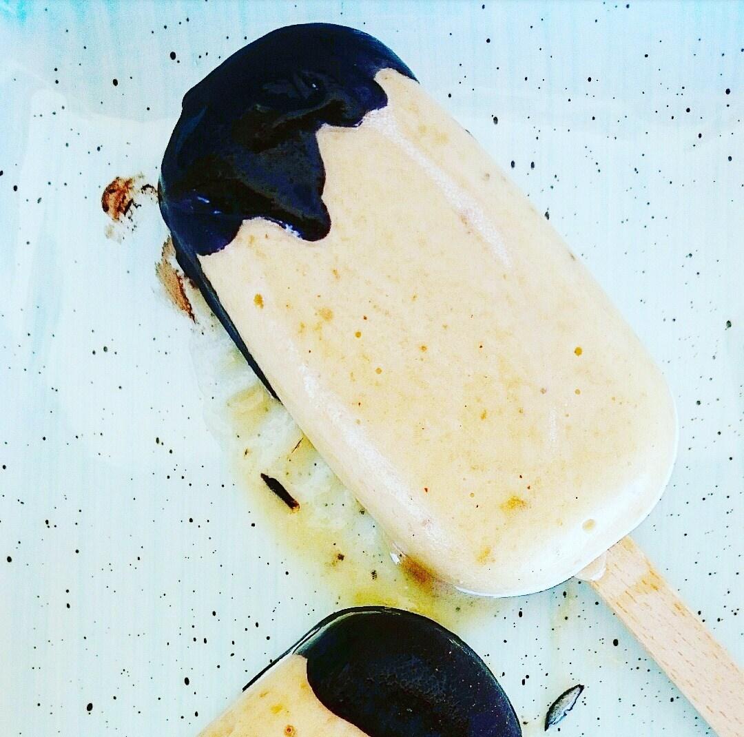 Polos veganos de banana chai latte