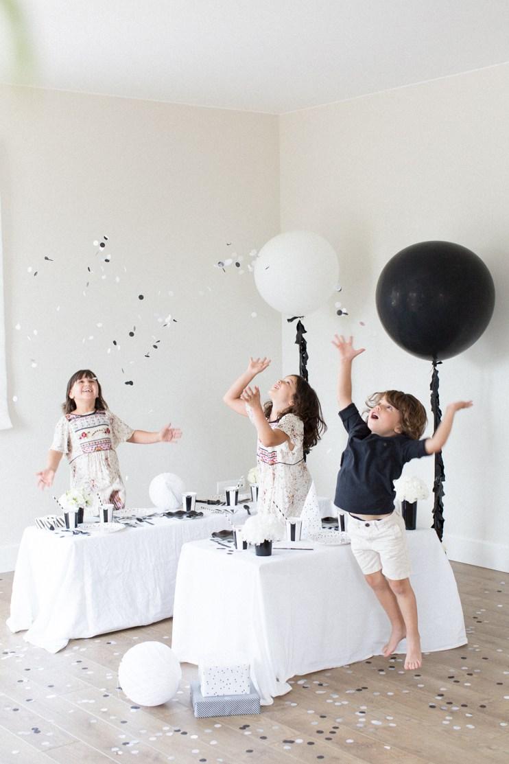Una fiesta infantil en blanco y negro