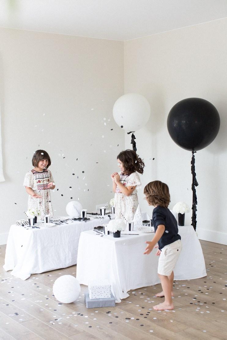 Una fiesta infantil en blanco y negro