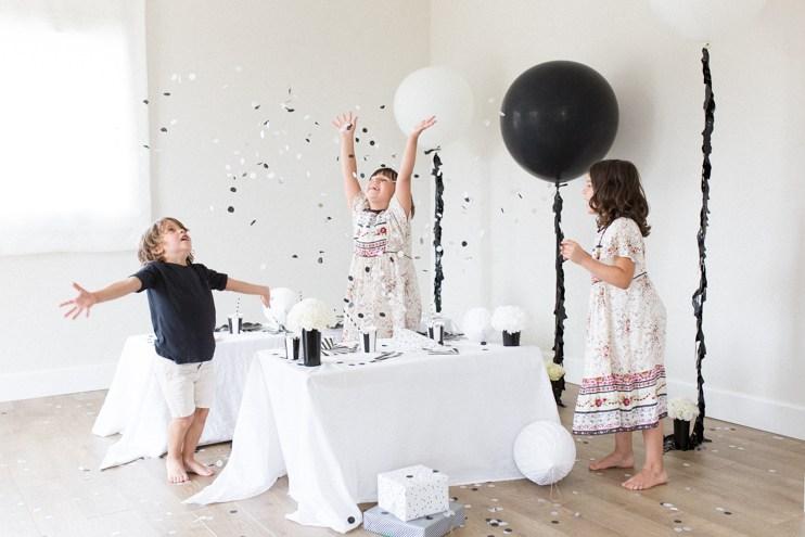 Una fiesta infantil en blanco y negro