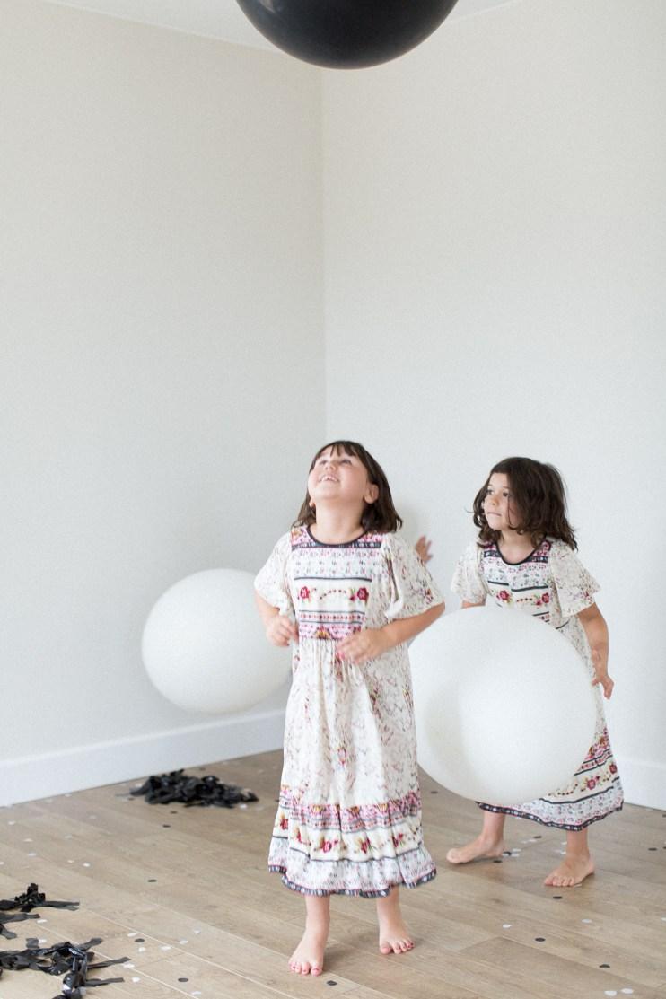 Una fiesta infantil en blanco y negro