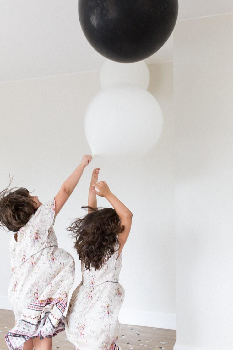 Una fiesta infantil en blanco y negro