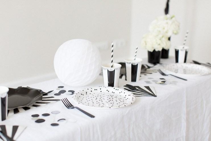 Una fiesta infantil en blanco y negro