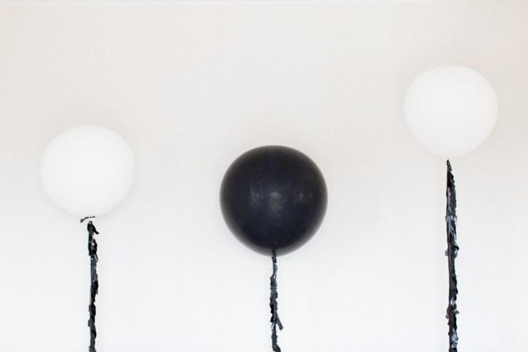 Una fiesta infantil en blanco y negro