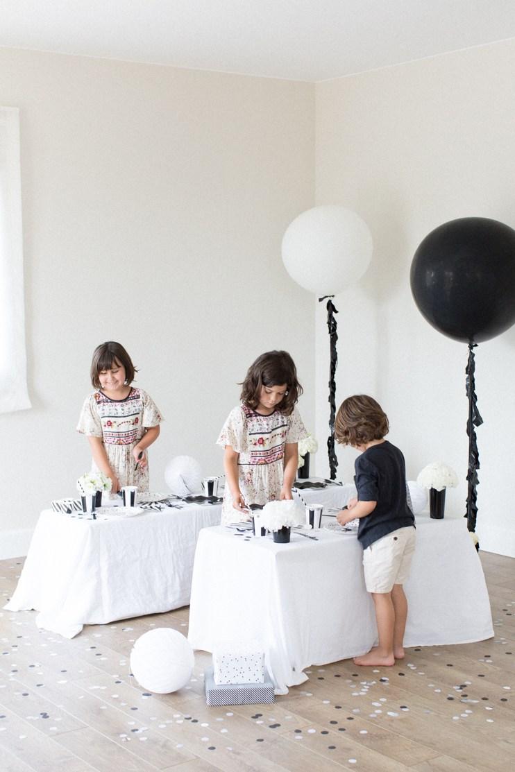 Una fiesta infantil en blanco y negro