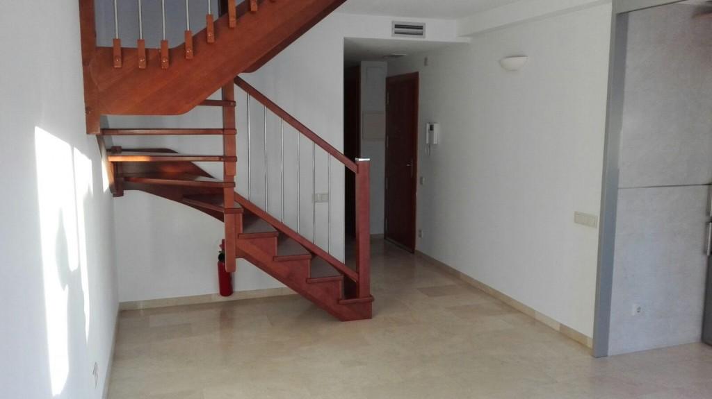 Escalera de cerezo - diferentes acabados en madera