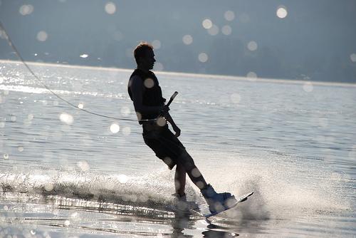 El esquí adaptado es uno de los deportes acuáticos que puede ser practicado por personas con movilidad reducida