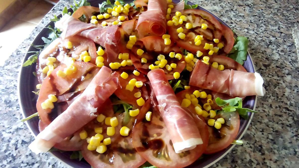 Ensalada de tomate y jamón serrano - Insalata di pomodori e prosciutto - Tomatoes and ham salad