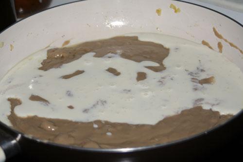 incorporar-la-nata (crema de leche)-al-paté-de-anchoas